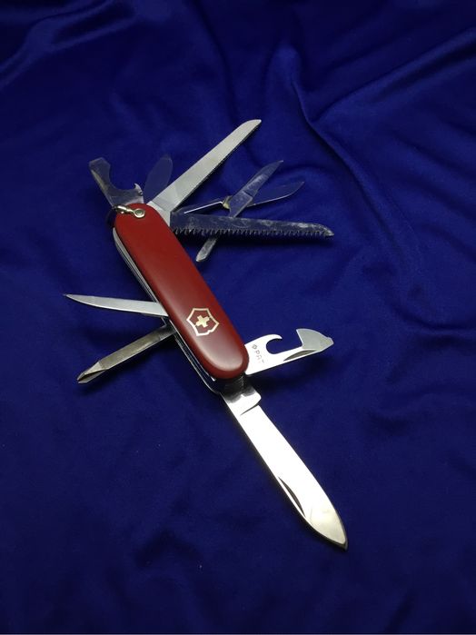 Швейцарський ніж Victorinox Victoria Master Craftsman Small 84mm
