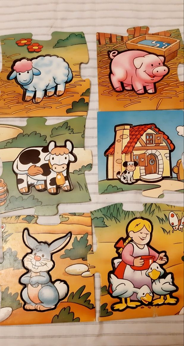 Vários puzzles infantis