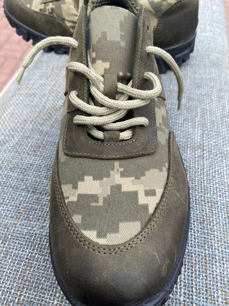 Военные кроссовки