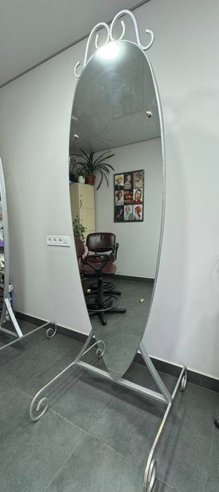 Двухсторонее зеркало в кованом обромлении,б/у.