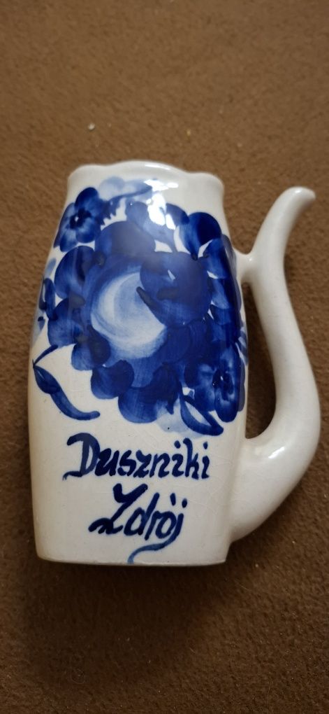 Dzbanek na wode zdrojowa