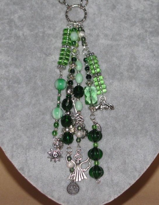 Zawieszka i kolczyki, biżuteria współczesna, zielona