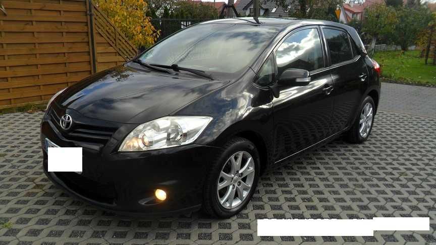 Toyota Auris  rok 2012  benzyna sprzedam