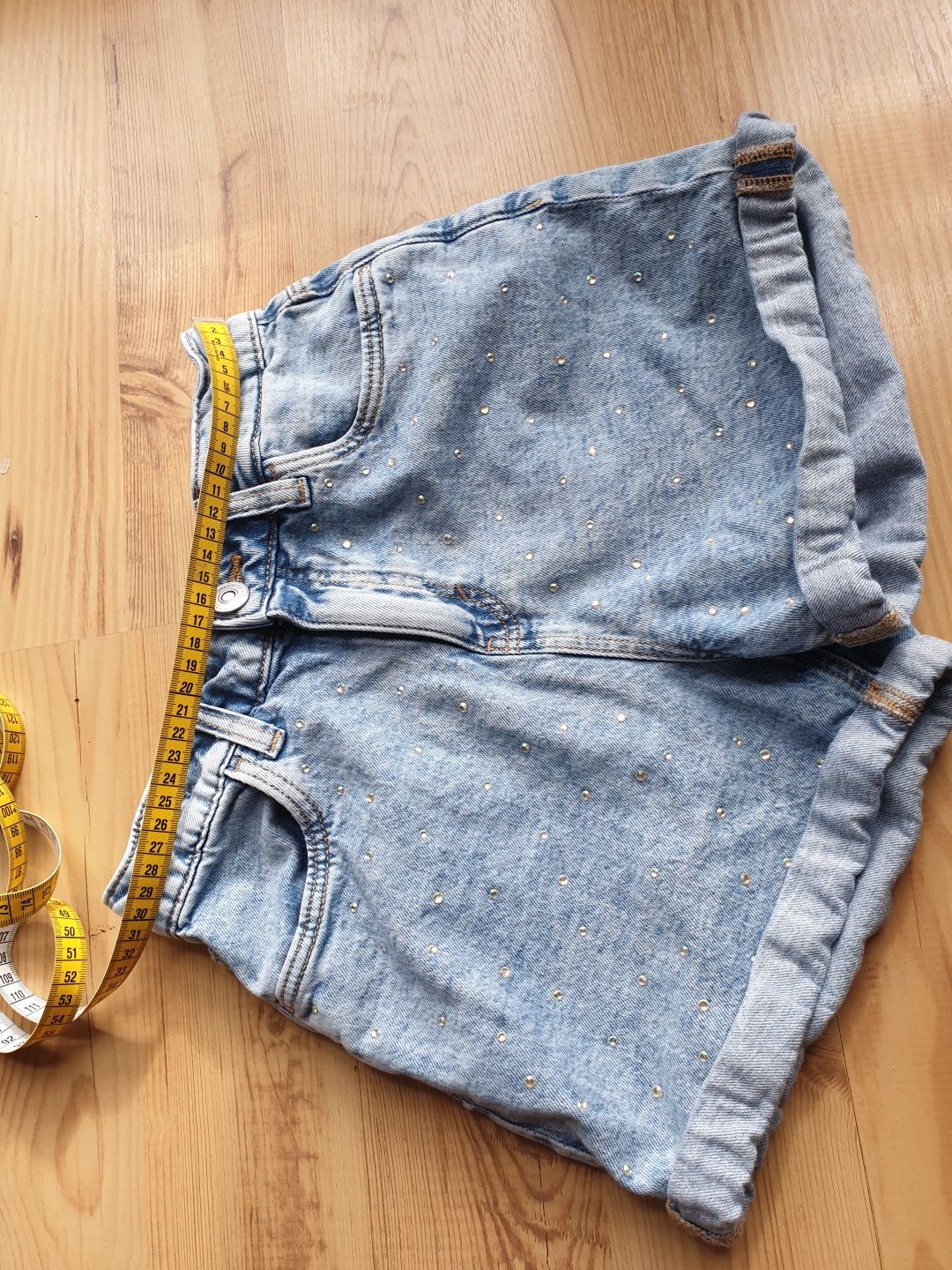 Krótkie spodenki jeansowe na lato z dżecikami