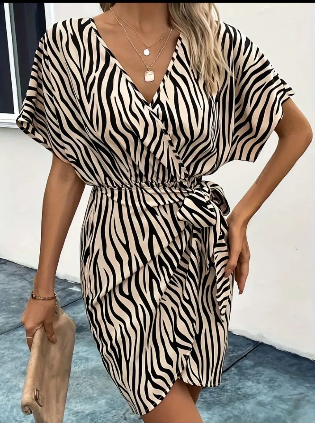 Cudna wizytowa sexy seksowna sukienka ostatki chrzest do pracy biura