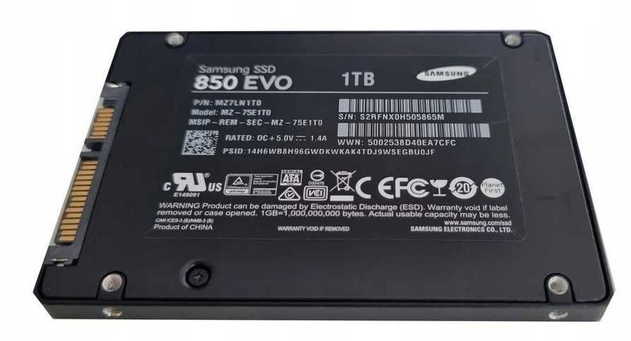 Nowy,zapakowany gw.Samsung 860 evo-4 TB-dysk ssd.Polecam inne modele.