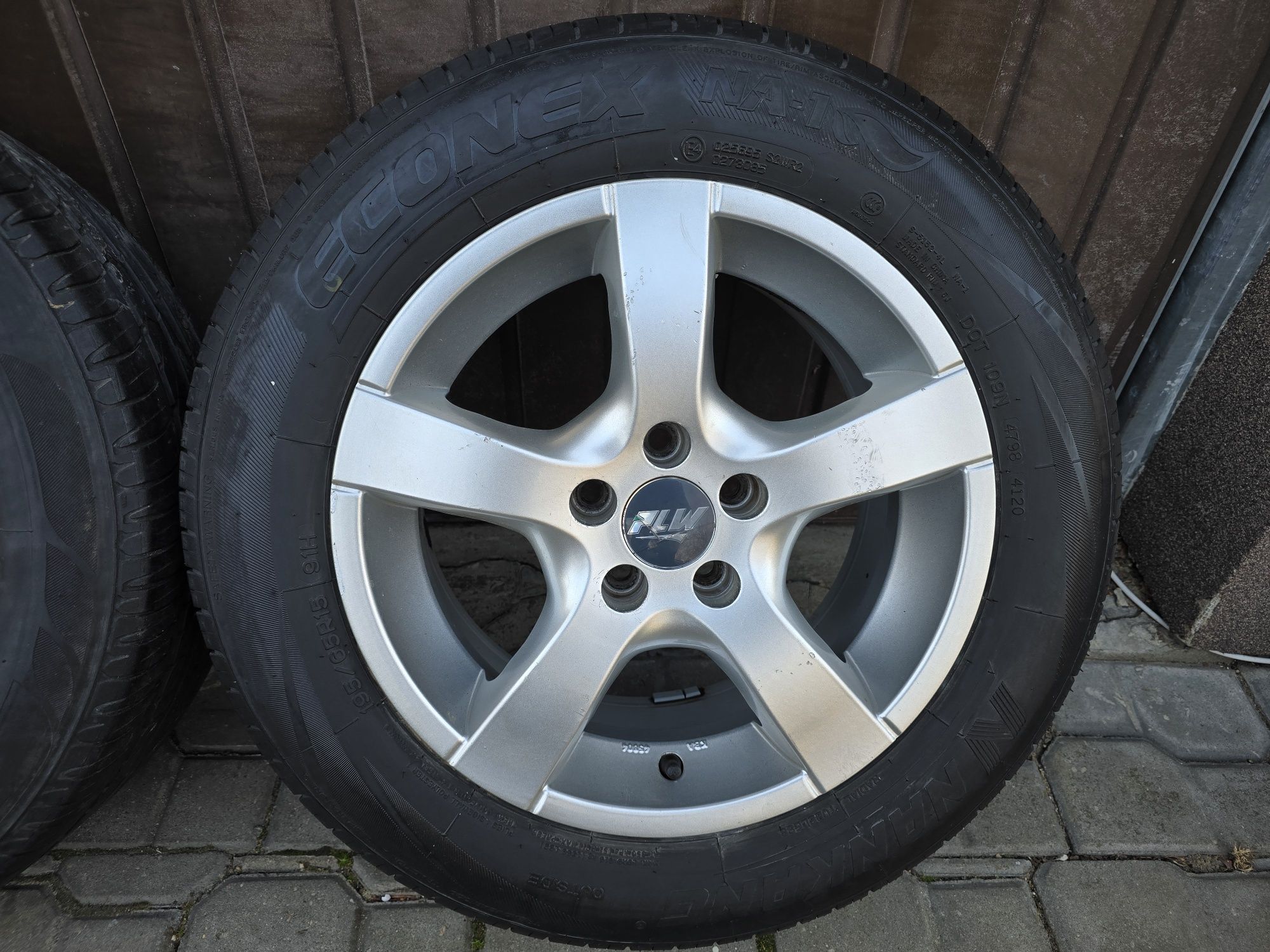 Felgi z oponami 195/65R15 VW Golf 4 5x100 New Beetle Audi A3 Octavia 1