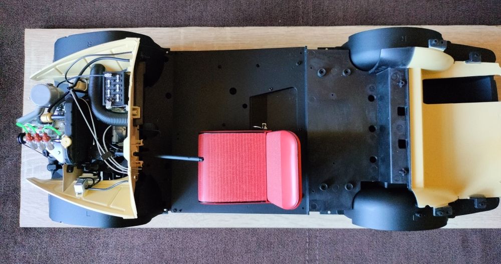 Model Syrena 105, skala 1:8, DeAgostini, 1-47