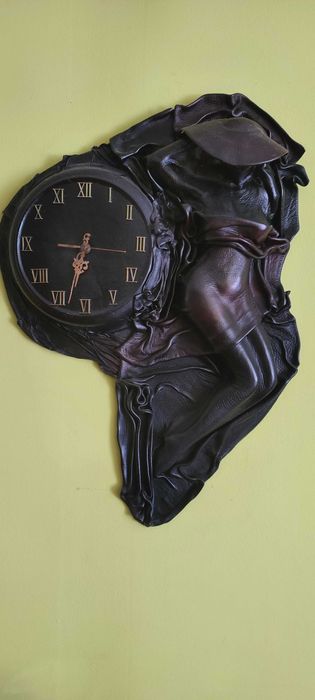 Zegar ścienny ze skóry