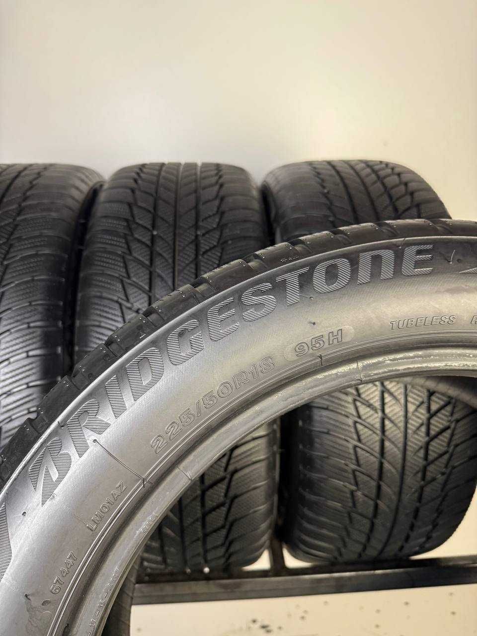 225/50/18 R18 Bridgestone Blizzak LM001 RSC 95H 4шт Зимова шина 7мм