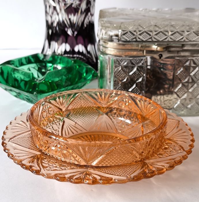 Bomboniera maselnica Ząbkowice dół piękne stare kolorowe szkło