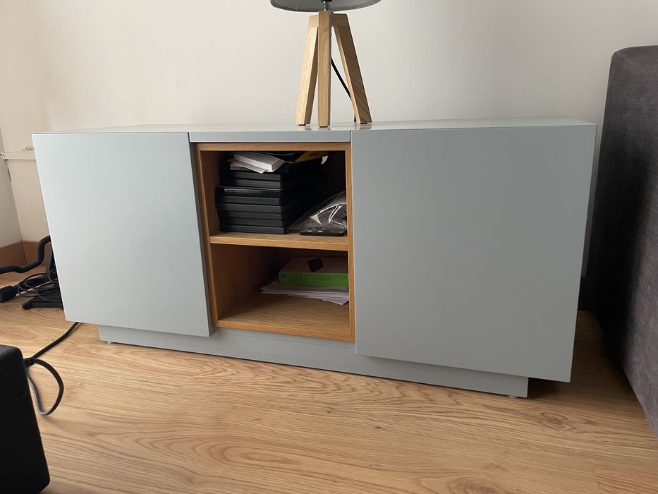 Móvel de tv azul claro