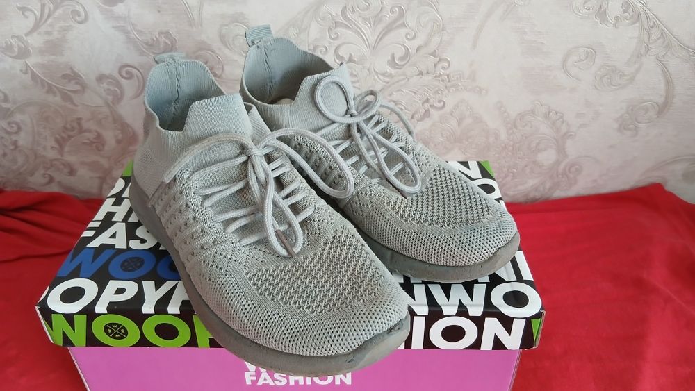 Кросівки універсальні на дівчинку чи хлопчика.