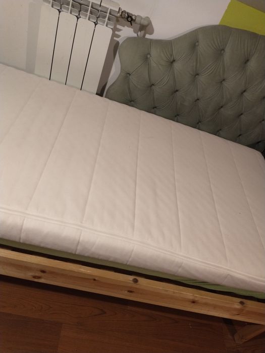 Łóżka z materacami sprzedam