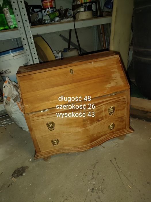 Drewniany sekretarzyk