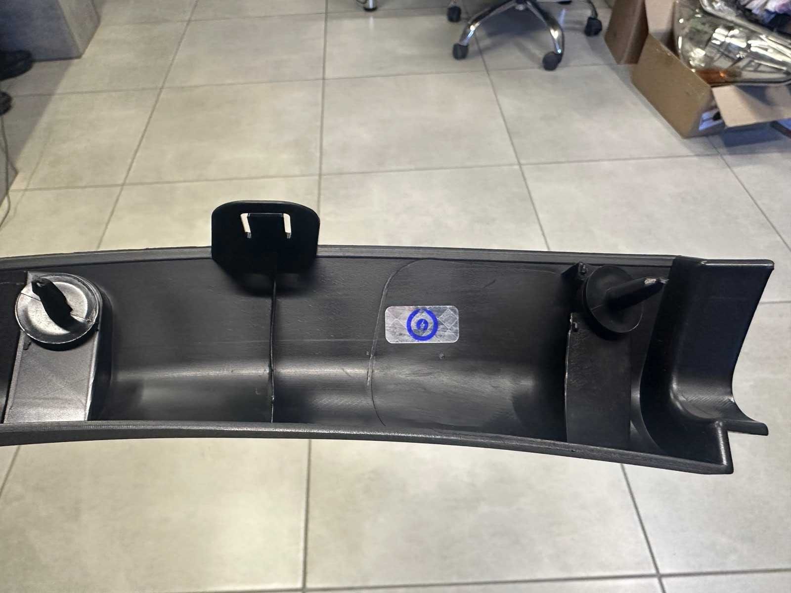 Tesla model Y Задняя Накладка арки крыла Новая Оригинал 168386200A