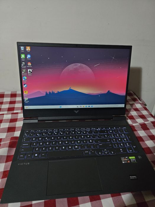 Portátil gamer victus