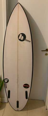 Prancha de surf 5’9 + ( leash )
