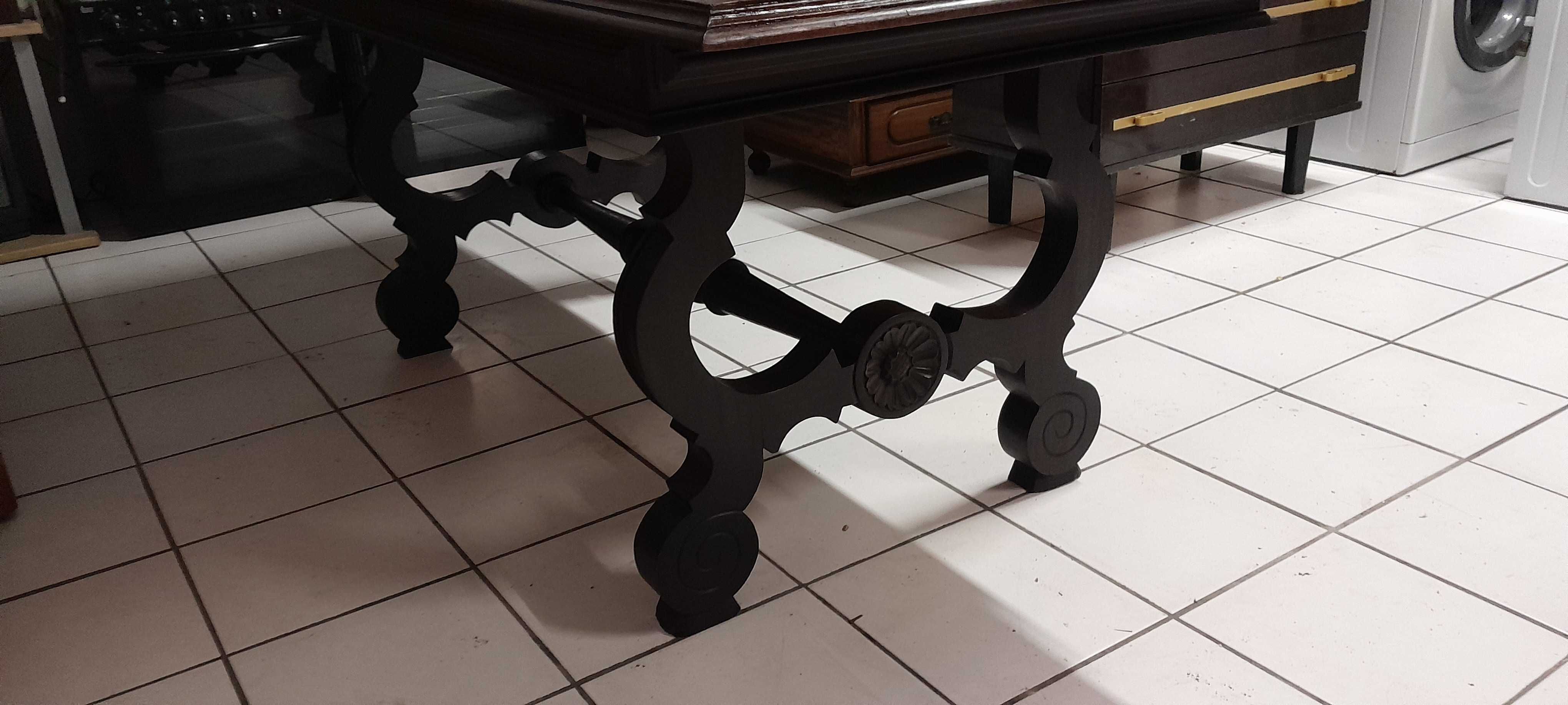 Mesa de jantar e 8 cadeiras