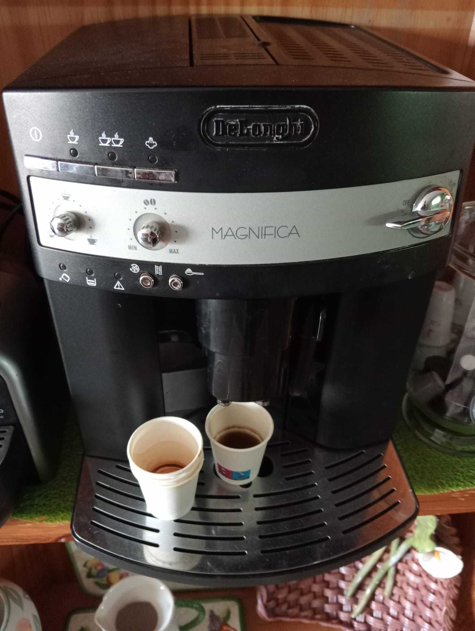 Maquina de cafe delonghi magnifica