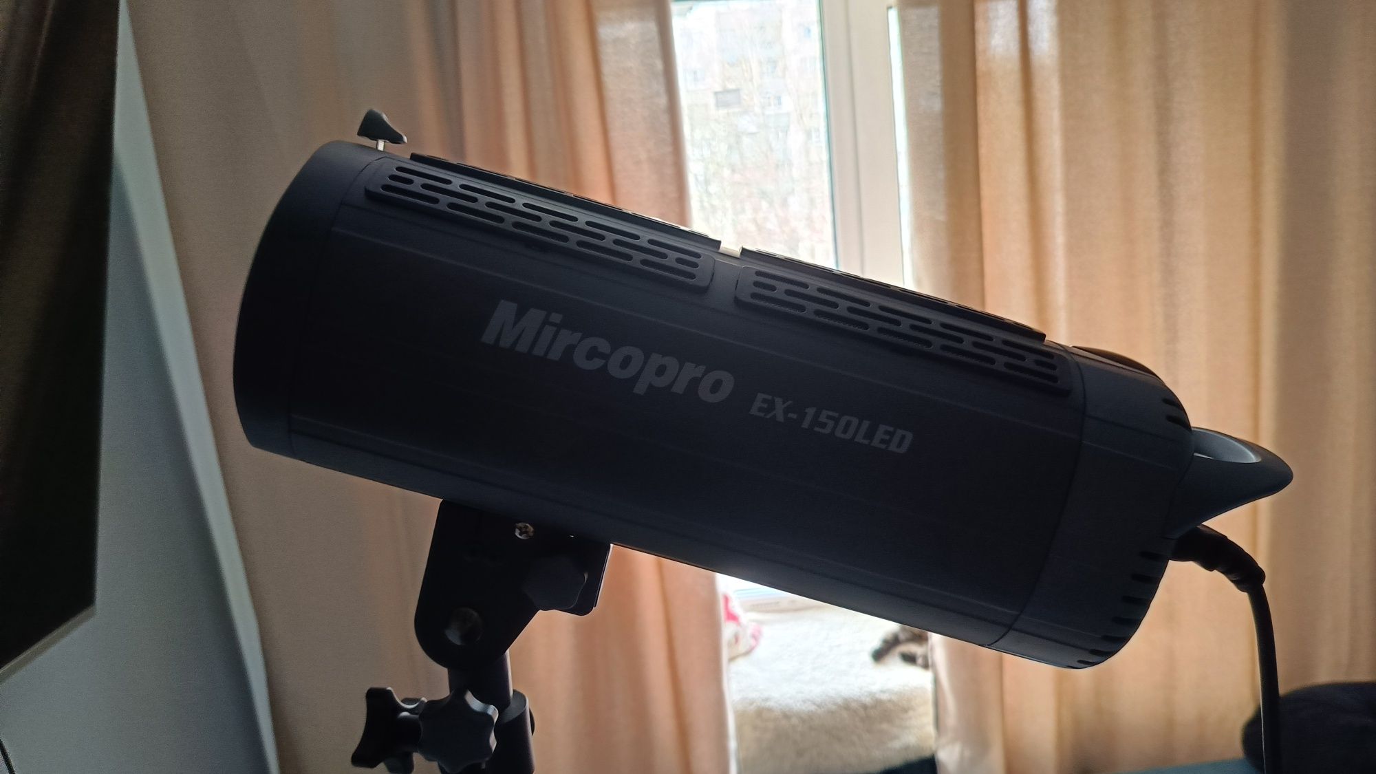 Постійне світло MicroPro ex150led