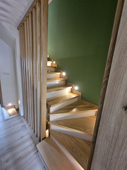 Stopnie, schody drewniane dąb, jesion, buk