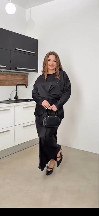 Продам костюм шовковий!