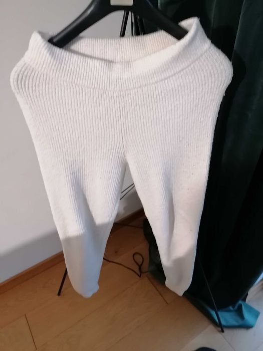 Asos kremowe sweterkowe spodnie dresowe r. 32/XXS