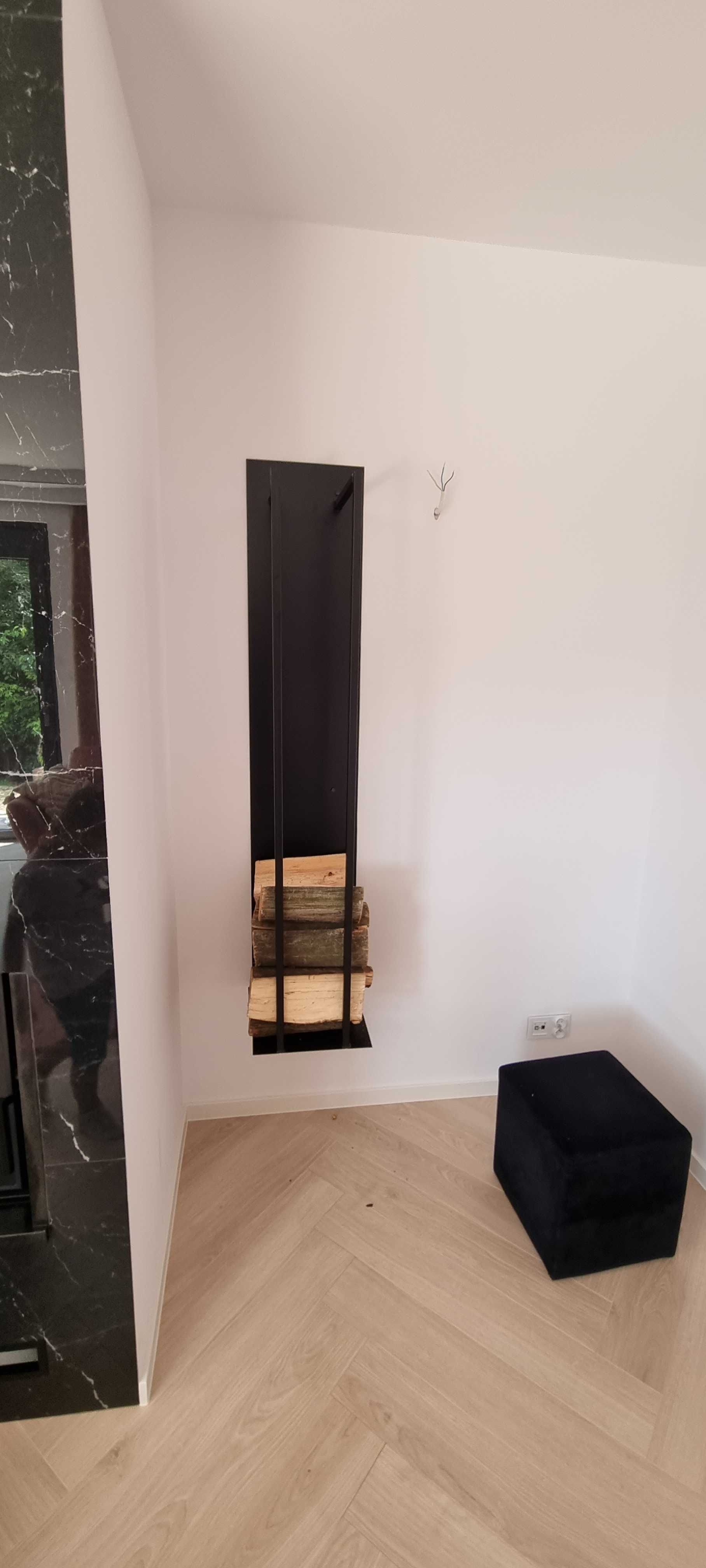 Stojak podwieszany na drewno kominkowe