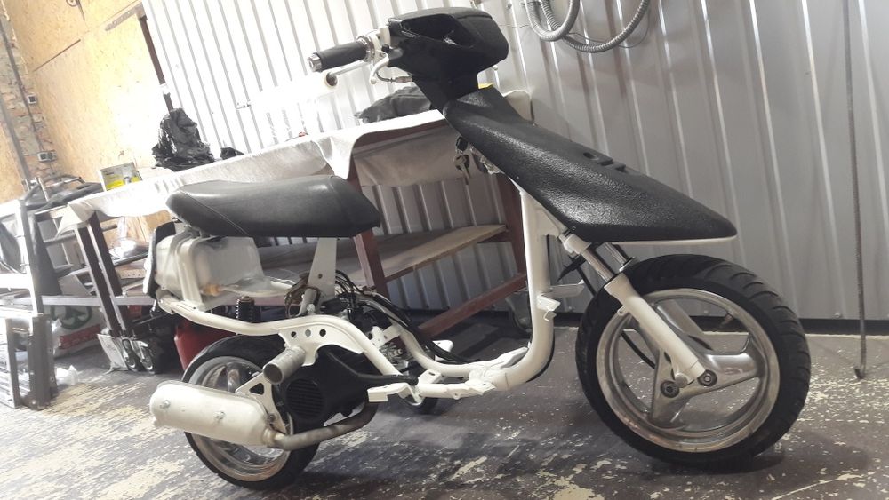 Продам скутер Yamaha jog artistic spec 3kj (без торга)