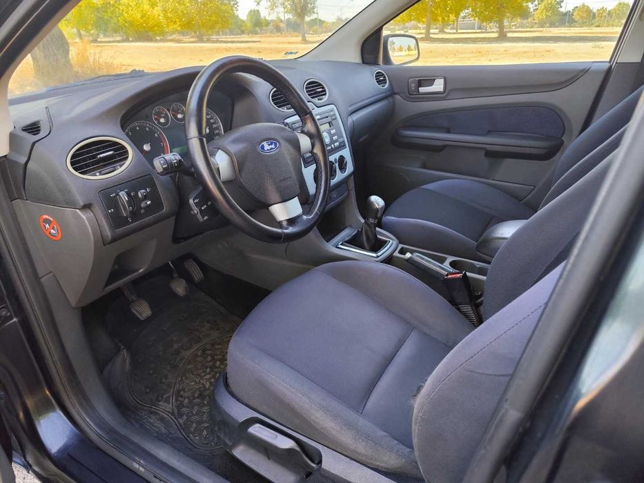 Ford Focus 1.4 16v Sport - 05