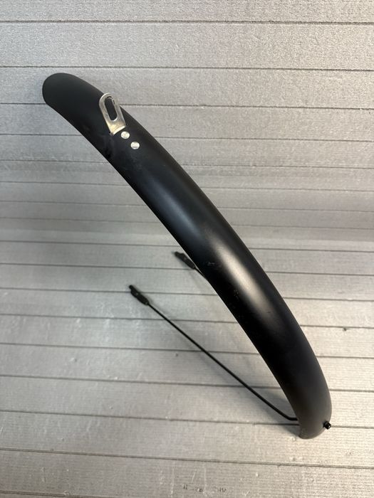 Крило переднє 28 пластик