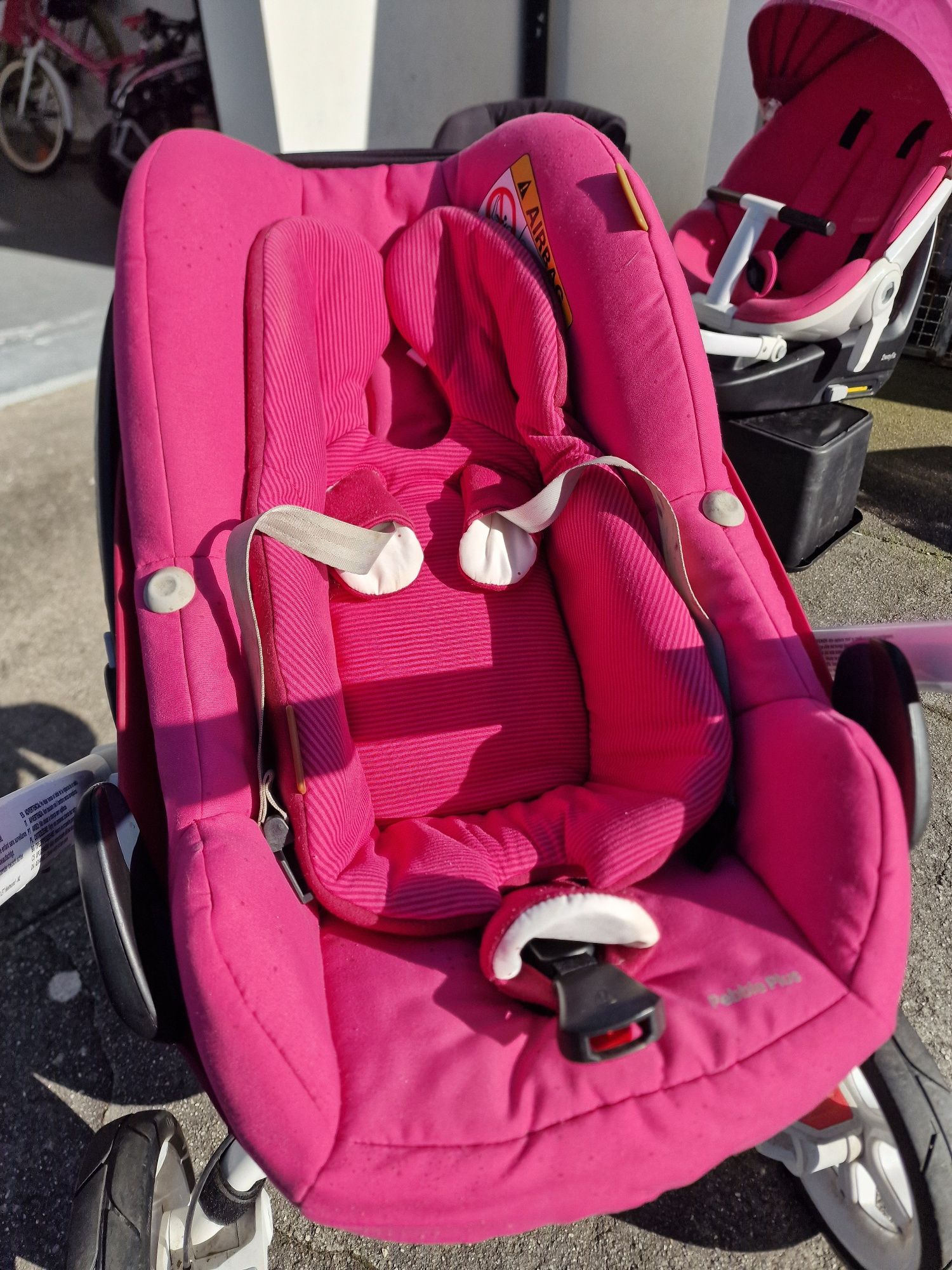 Vendo carrinho Bébé Quinny Moodd c/ OVO BebeConfort + ISOFIX ALCOFA 2W