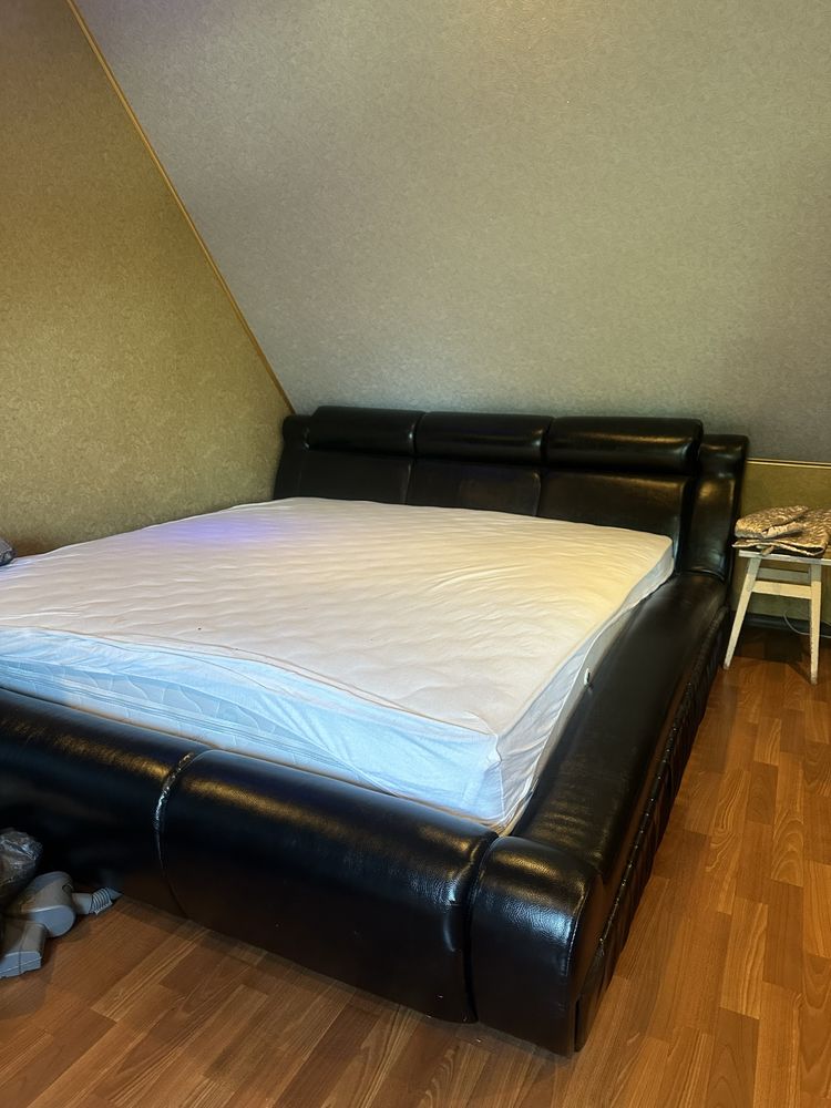 Продам ліжко з матрасом