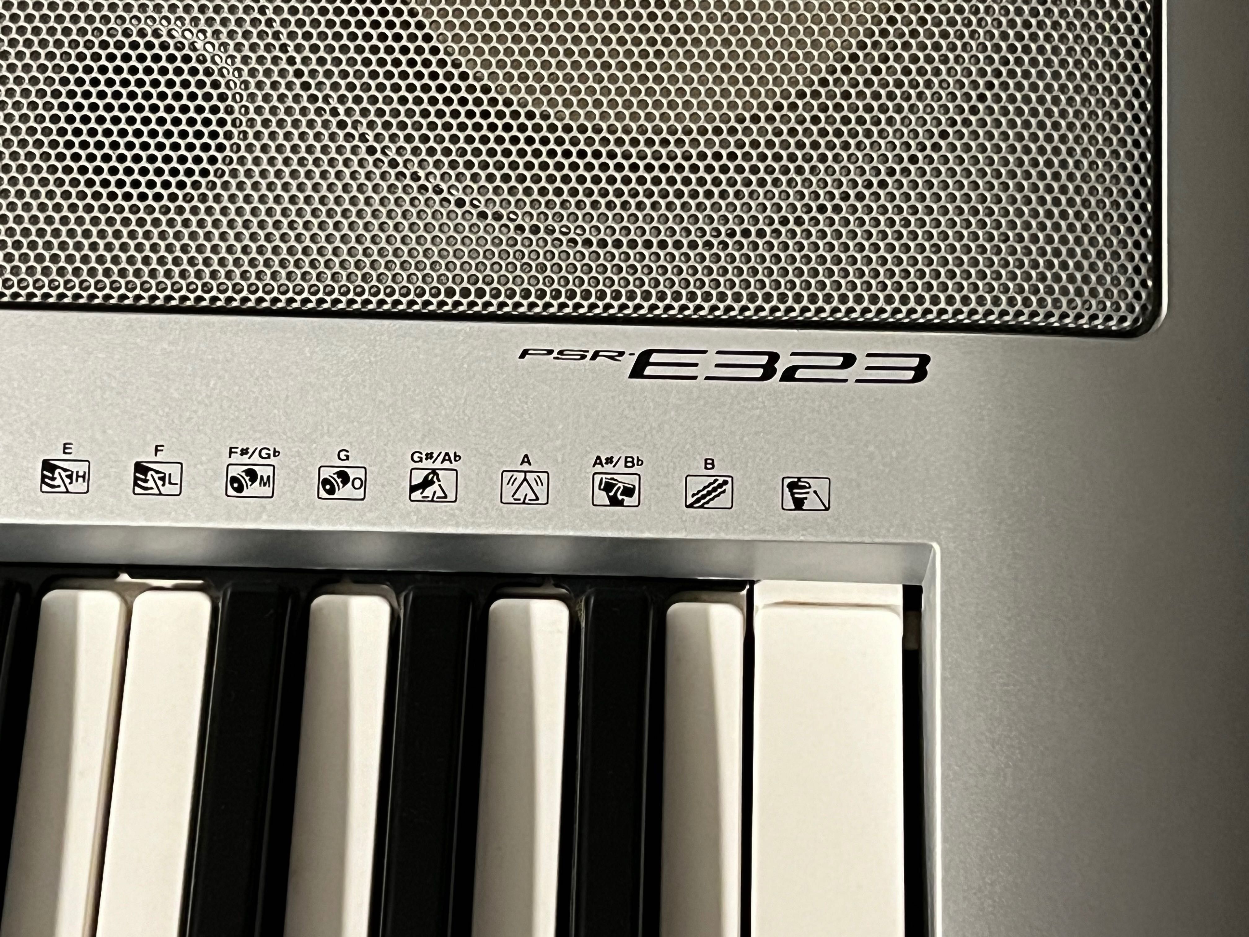 Yamaha PSR-E323 Portable Keyboard