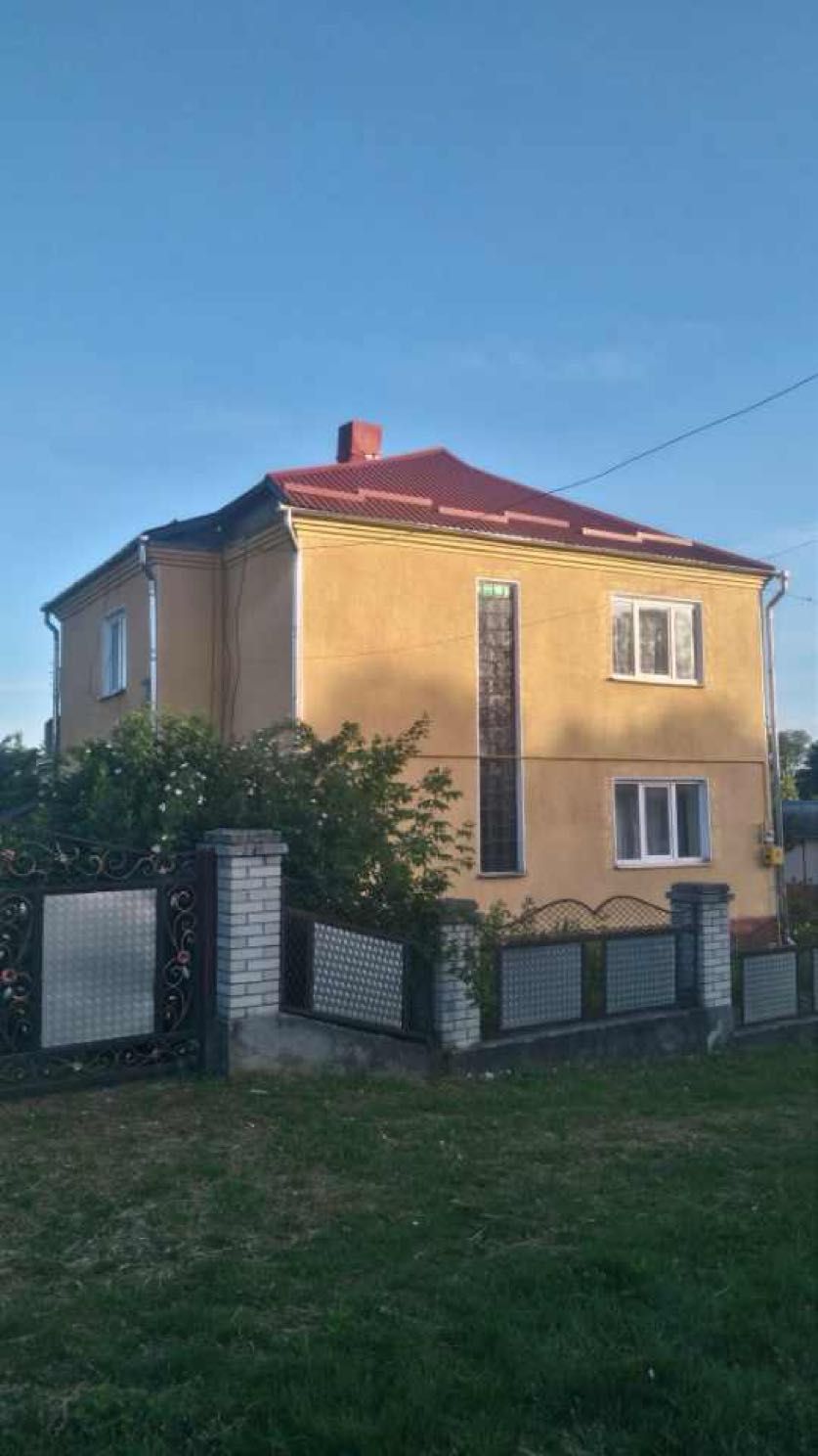 Продається Двоповерховий Будинок у смт. Сатанів, Хмельницька область