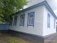 Продається будинок в селі Рогозів