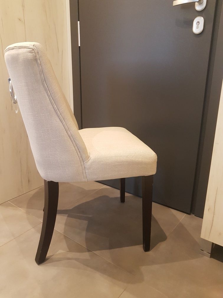Krzesło z kołatką tapicerowane