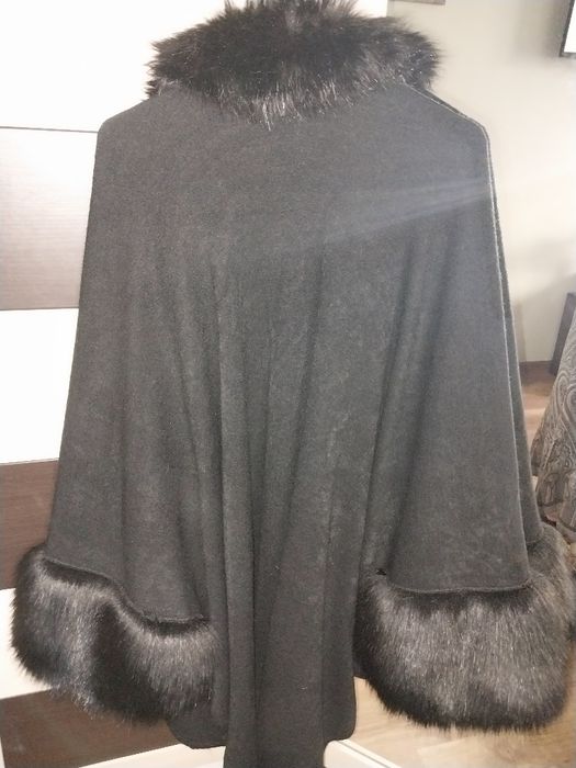 Розкішне манто пончо з хутром