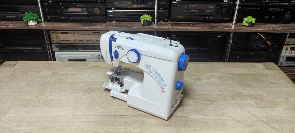 Швейна машинка Victoria 270E