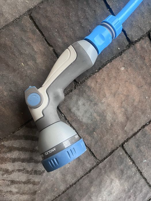 Automatycznie zwijany wąż ogorodowy