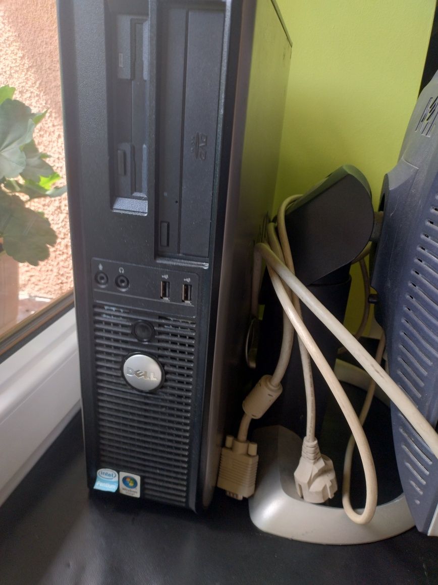 Komputer z monitorem Dell Optiplex 755