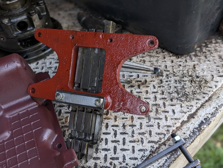 КПП МтЗ 80 82 Бокова куліса кришка з щупом Задній міст КПП Проміжутка