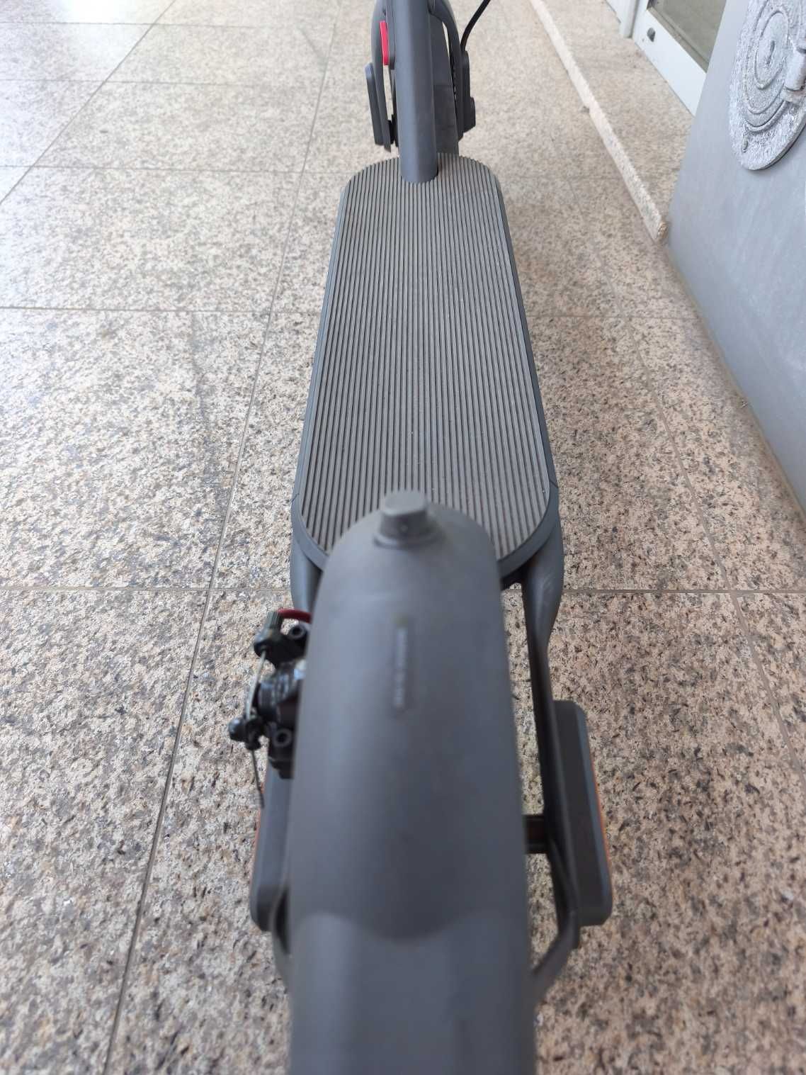 Trotinete Xiaomi 4 - Como Nova