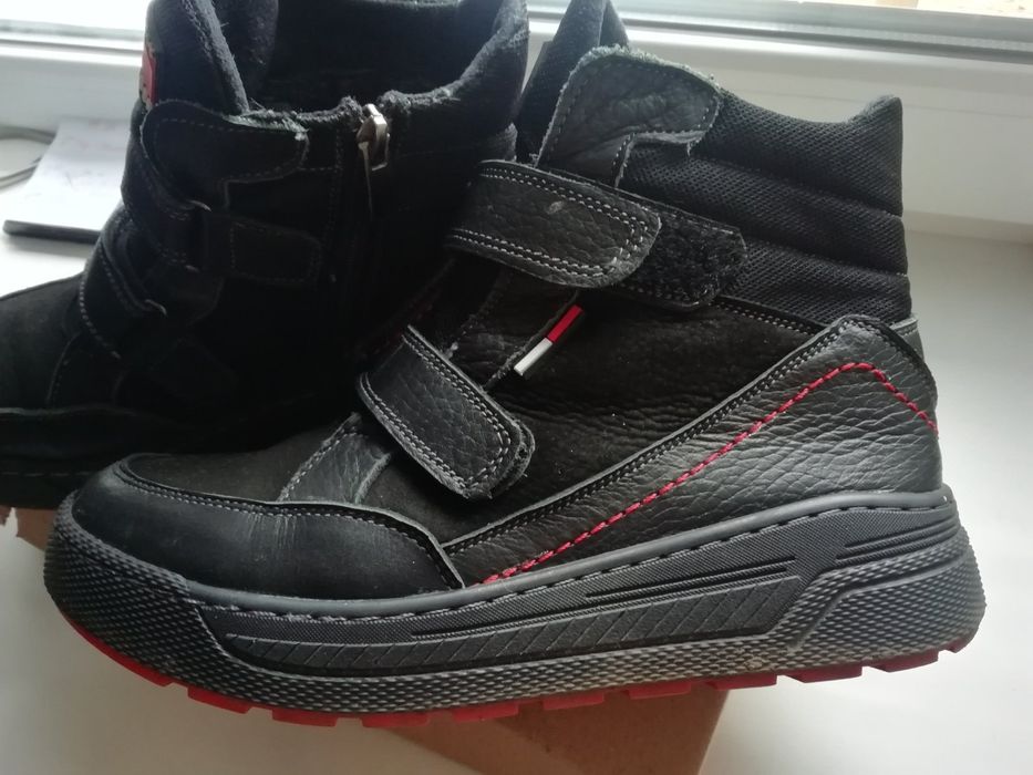 Продам зимние ботинки