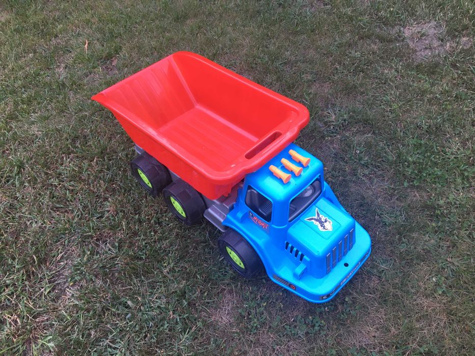 Duża wywrotka - ciężarówka Marmat do piasku i nie tylko.