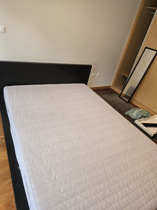 Cama Ikea Malm com colchão