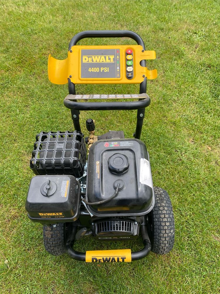 Myjka ciśnieniowa DEWALT 4400psi 303 bary