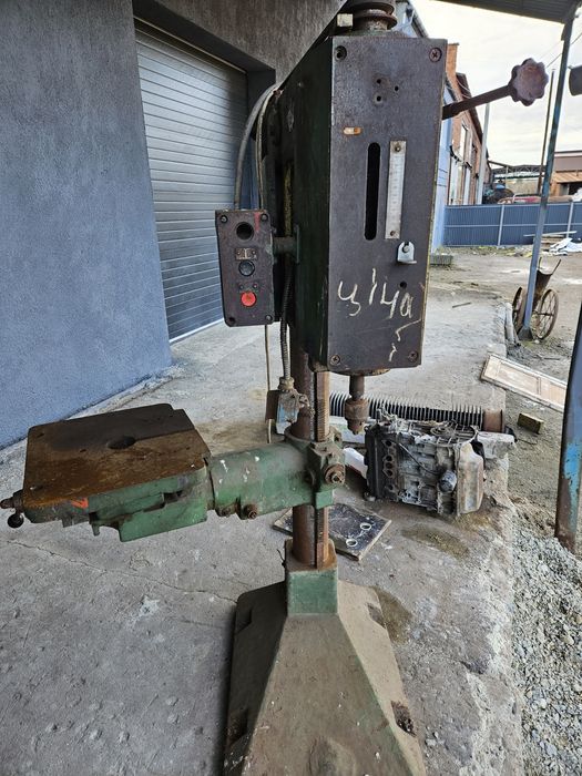 Вертикально сверлильний станок