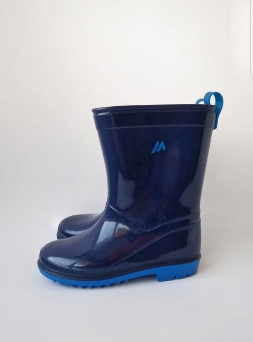 Sneakersy, śniegowce, buty zimowe, kalosze, sandały